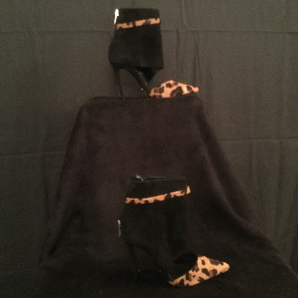 Schultz black suede and  cheetah Calf hair boots size 8 (has defects)